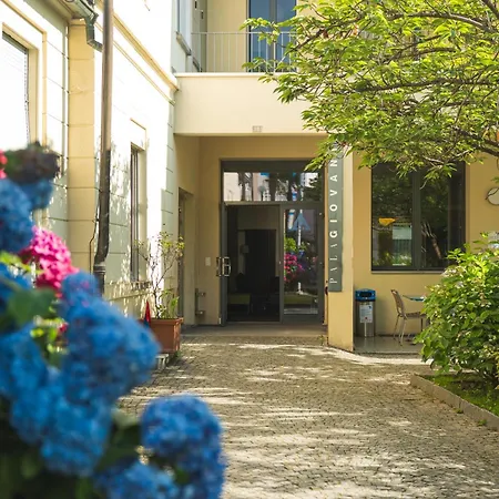Locarno Youth Hostel Hostel *